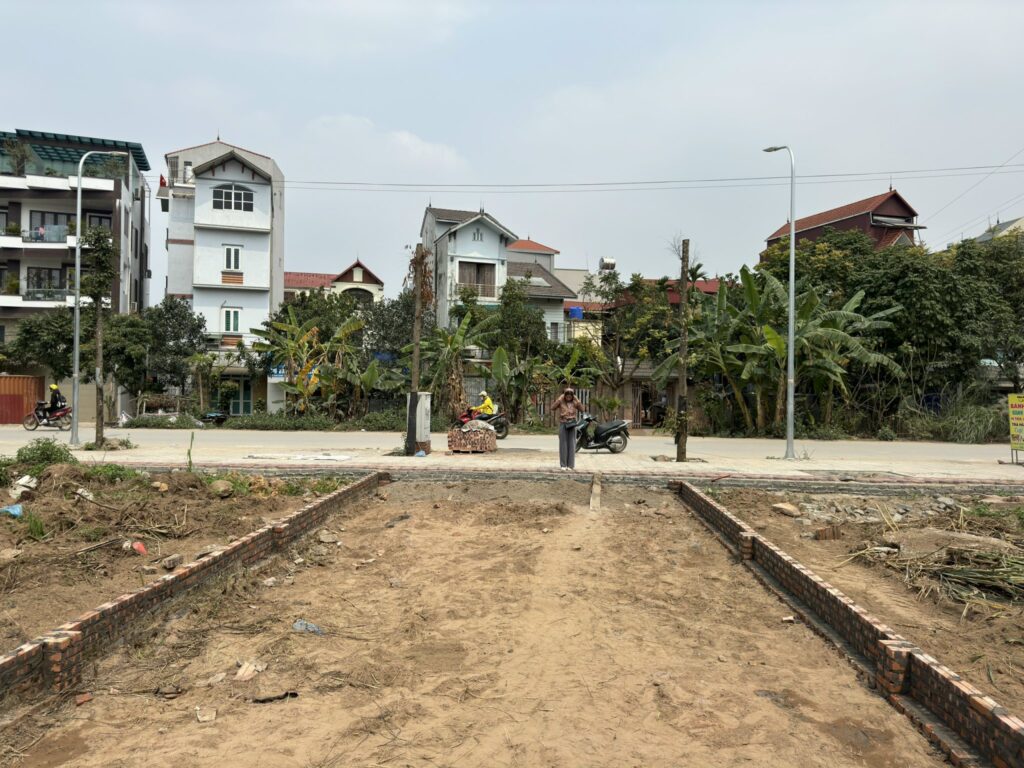 Lô mặt đường 24m khu đất dịch vụ Vân Canh